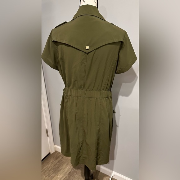 Calvin Klein Green Button-Up Dress 💚💚 - Picture 5 of 13